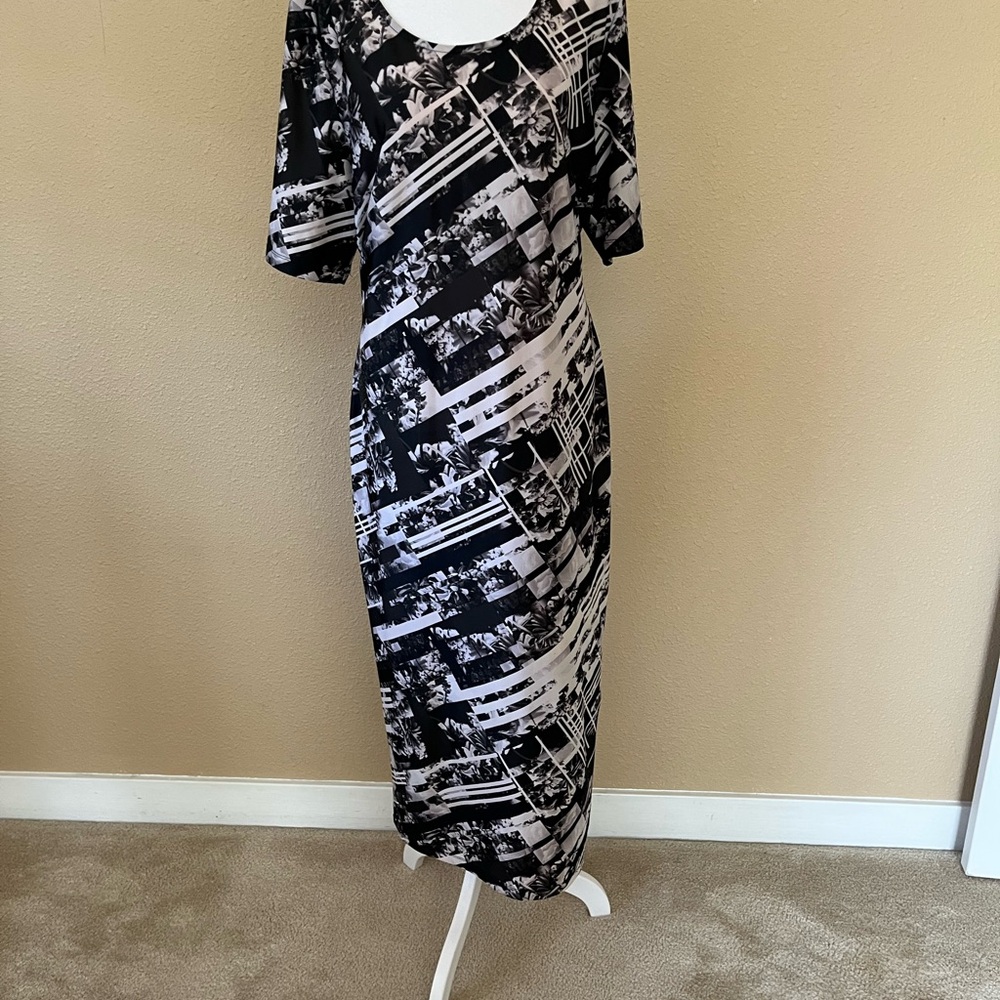 Eloquii Black and White Abstract Midi Dress